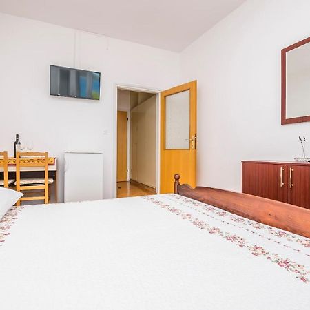 Apartment And Rooms Franka Zaboric Exterior photo