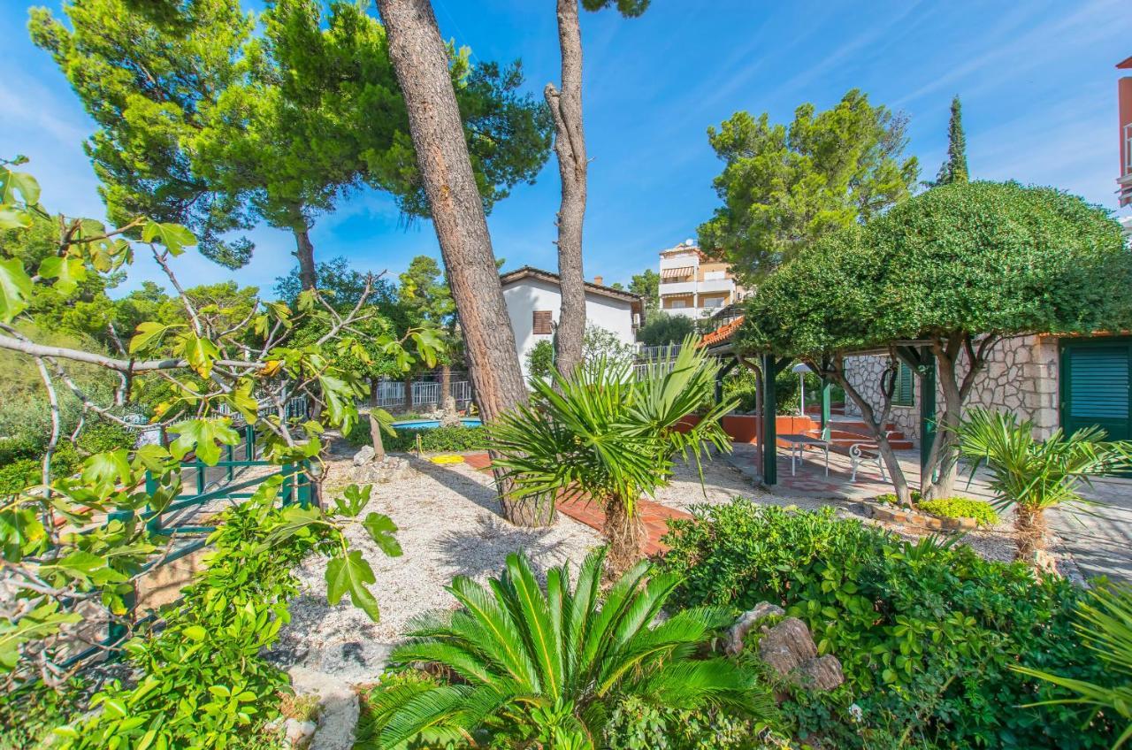Apartment And Rooms Franka Zaboric Exterior photo