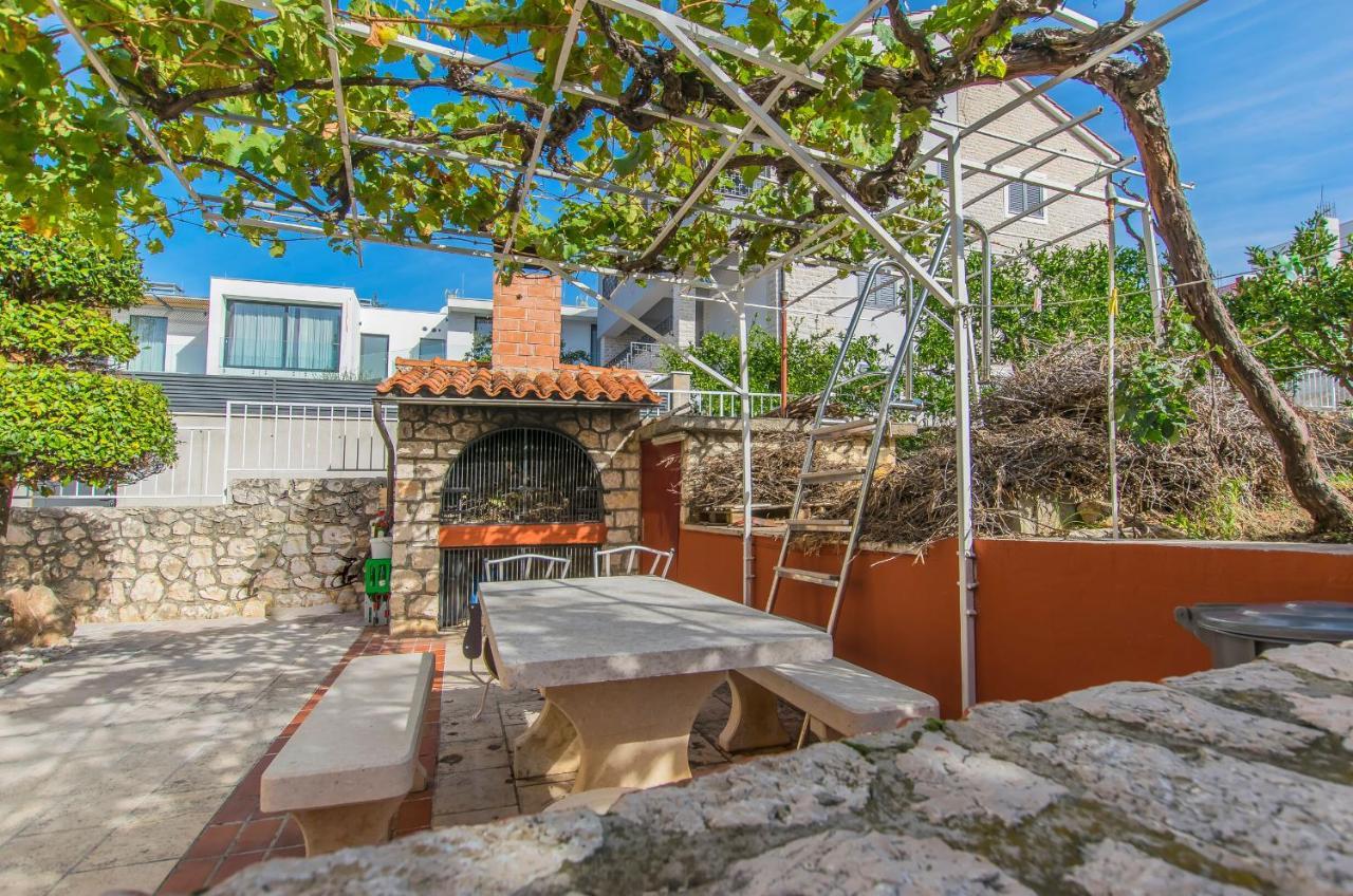 Apartment And Rooms Franka Zaboric Exterior photo