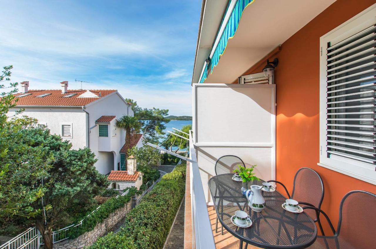 Apartment And Rooms Franka Zaboric Exterior photo