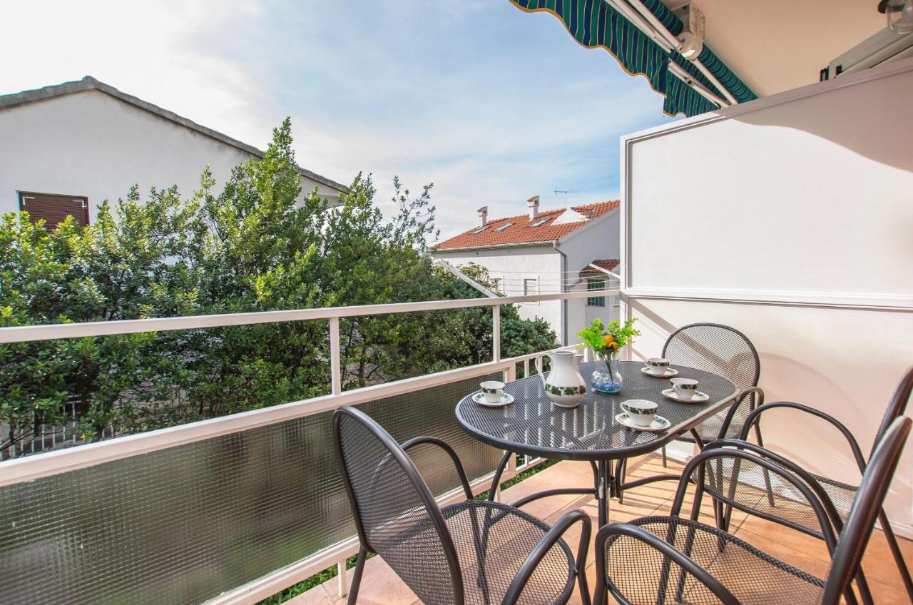 Apartment And Rooms Franka Zaboric Exterior photo