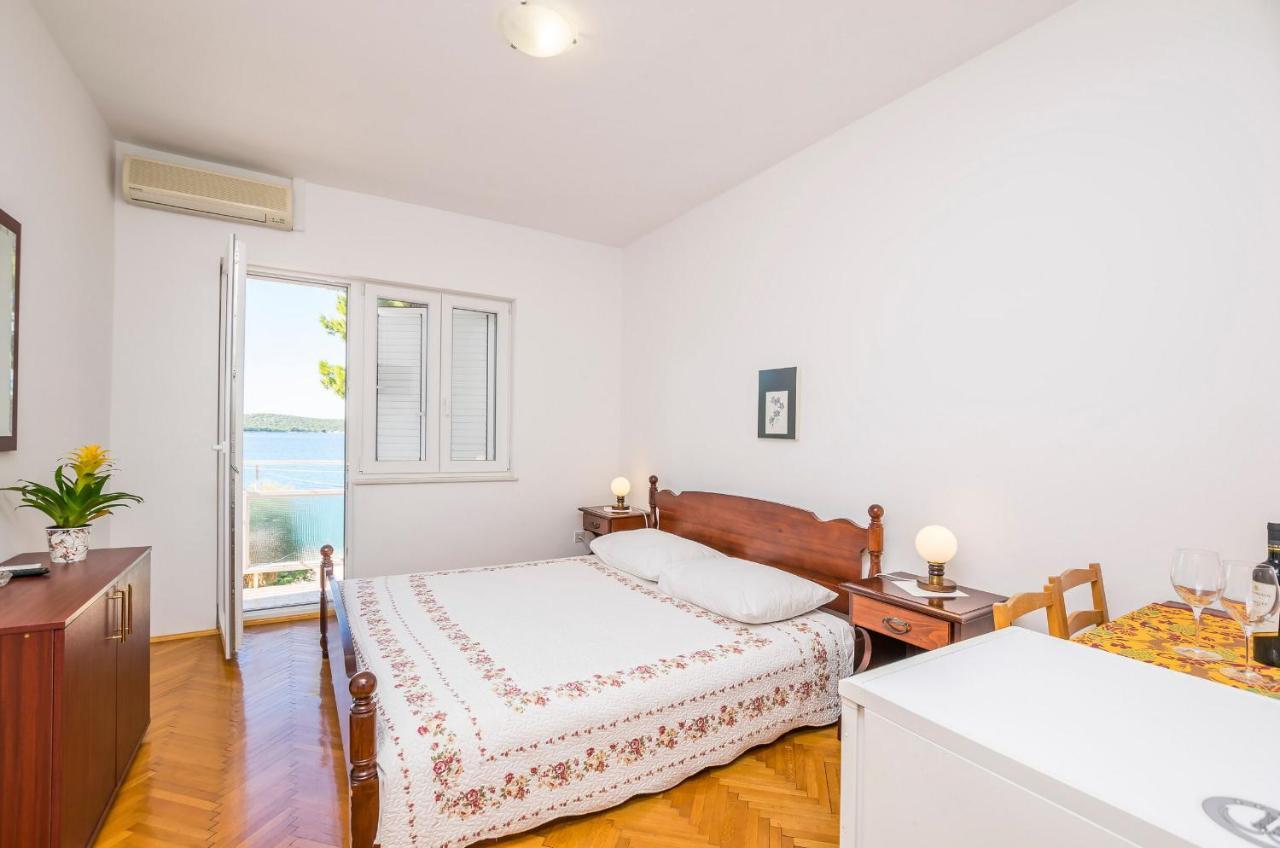 Apartment And Rooms Franka Zaboric Exterior photo
