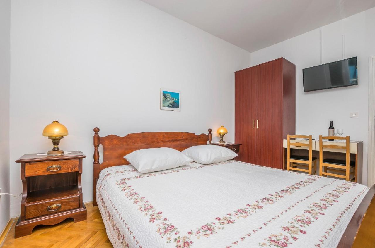 Apartment And Rooms Franka Zaboric Exterior photo