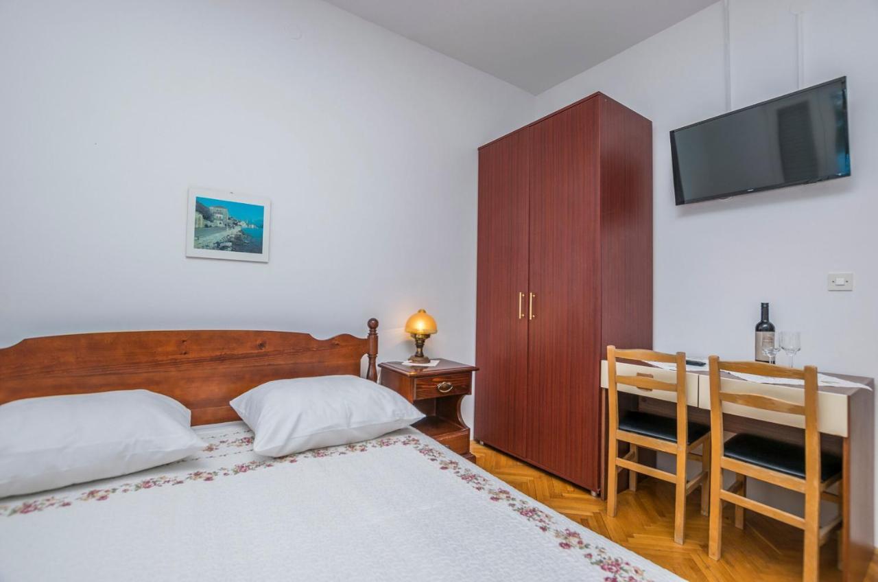 Apartment And Rooms Franka Zaboric Exterior photo